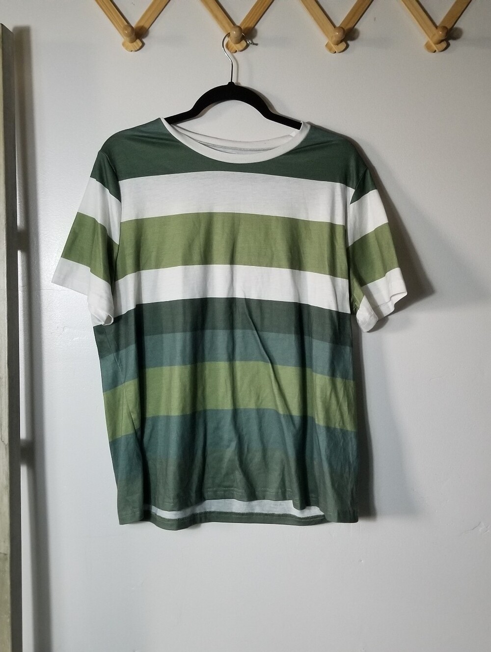 WOMEN'S GREEN AND WHITE STRIPED SHIRT SIZE XXL